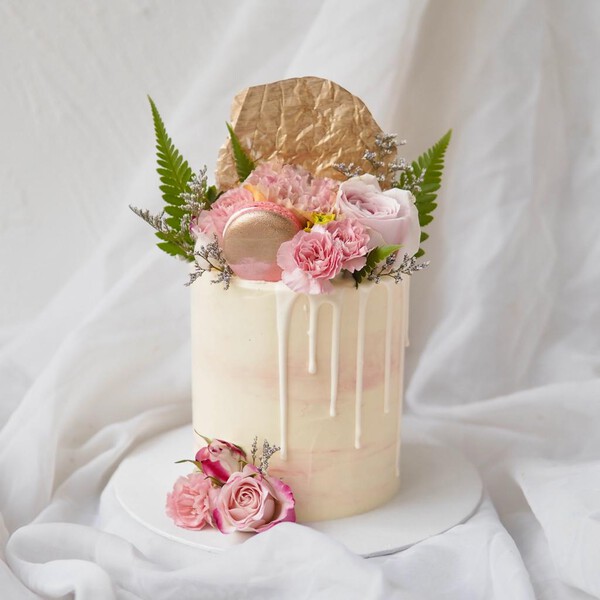 Ava Cake | Classic Floral Cake